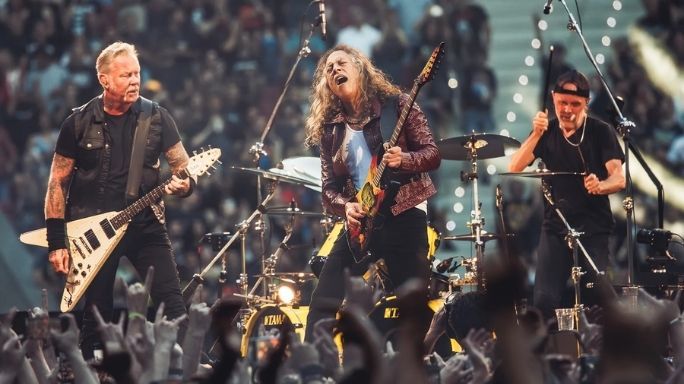 Metallica live pe scenă – concert electrizant cu energie și atmosferă intensă