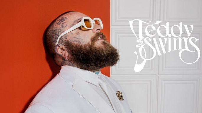 Teddy Swims live pe scenă – concert emoționant cu voce puternică și atmosferă autentică