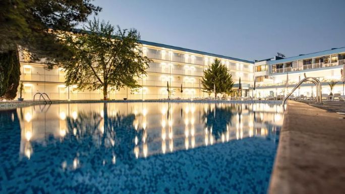 Rezervă Azurro Hotel din Sunny Beach, Bulgaria, cu Voiaj International și planifică-ți sejurul într-un mod simplu și organizat.