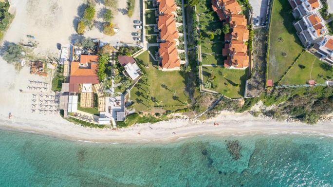 Забронируйте Belohorizonte Fine Accommodation на Халкидиках, Греция, с Voiaj International и спланируйте свой отдых просто и удобно.