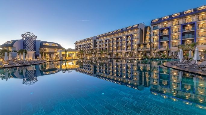 Забронируйте Royal Atlantis Icon в Сиде, Турция, с Voiaj International и спланируйте свой отдых просто и удобно.