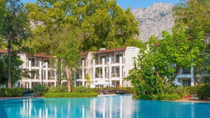 Забронируйте Sherwood Exclusive Kemer в Кемере, Турция, с Voiaj International и насладитесь отдыхом с удобствами для детей и комфортной организацией.