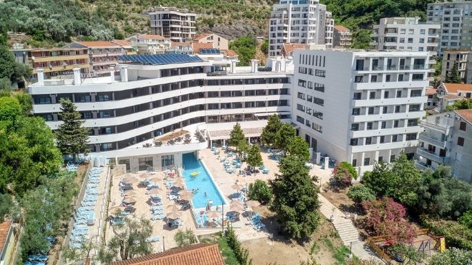 Rezervă Montenegrina Hotel &amp; Spa, Becici, Muntenegru, cu Voiaj International și planifică-ți sejurul într-un mod simplu și organizat.
