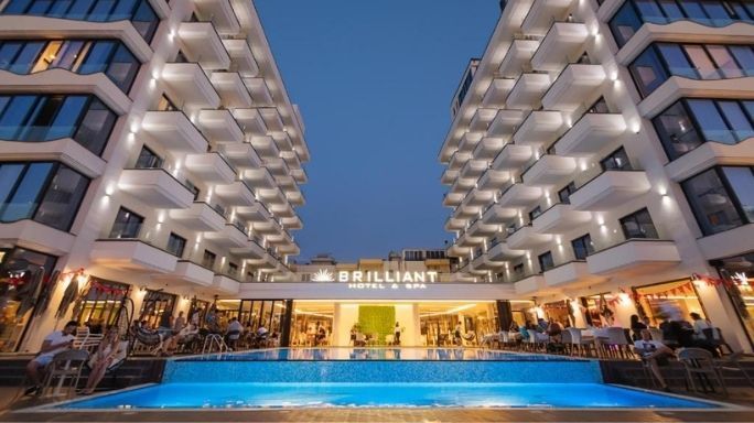 Забронируйте Brilliant Hotel &amp; Spa, Дуррес, Албания, вместе с Voiaj International и планируйте свой отдых легко и организованно.