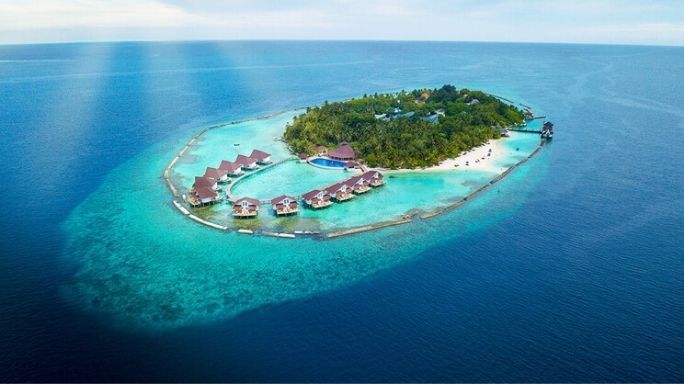 Rezervă Ellaidhoo Maldives by Cinnamon, Male, Maldive, cu Voiaj International și planifică-ți sejurul într-un mod simplu și organizat.