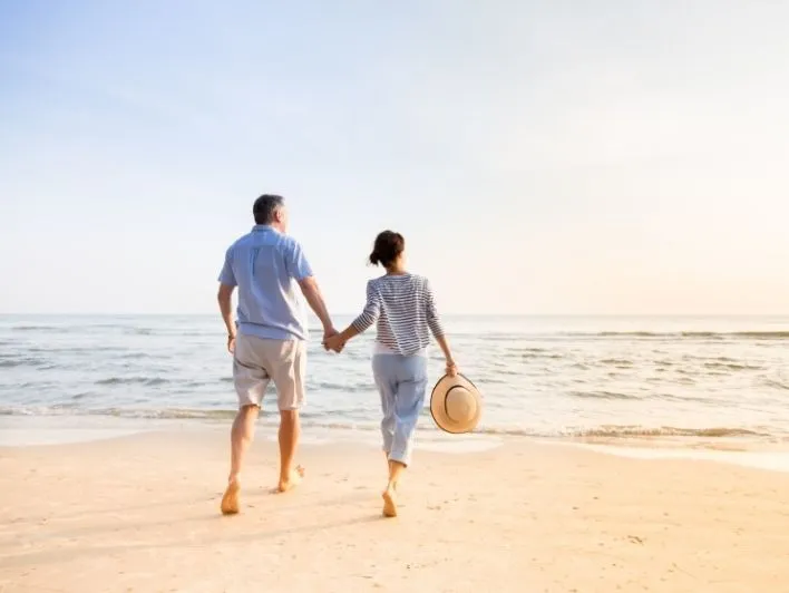 Пляж и бассейн отеля NG Sign Bodrum 5★ — элегантная зона отдыха с видом на море